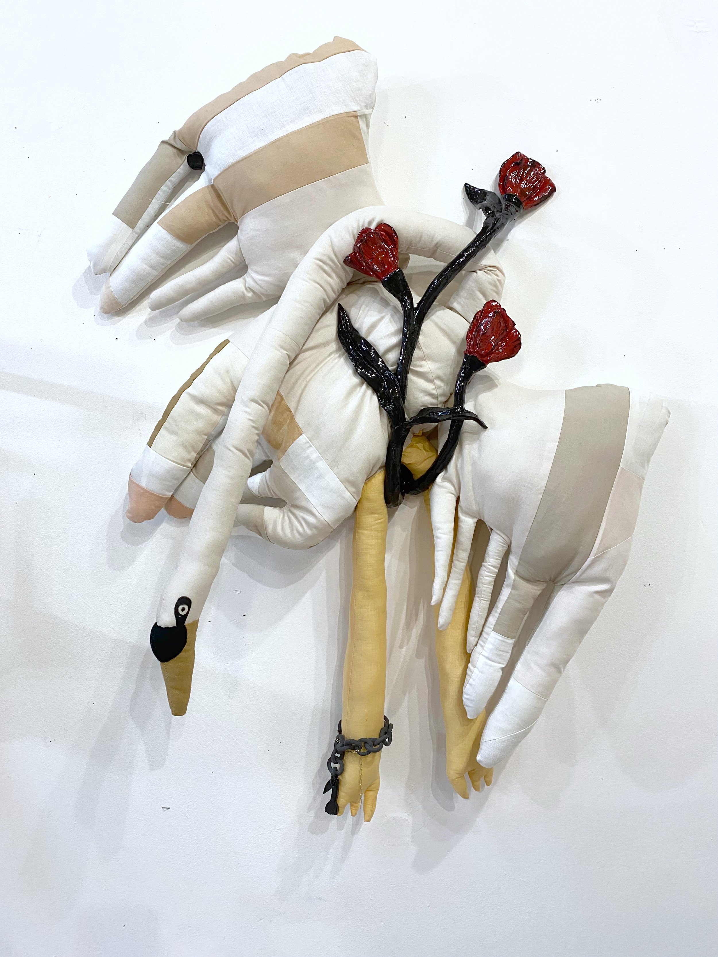 Caught Swan
Porcelain and soft sculpture. 2026
Made with Lindsay Kretchun