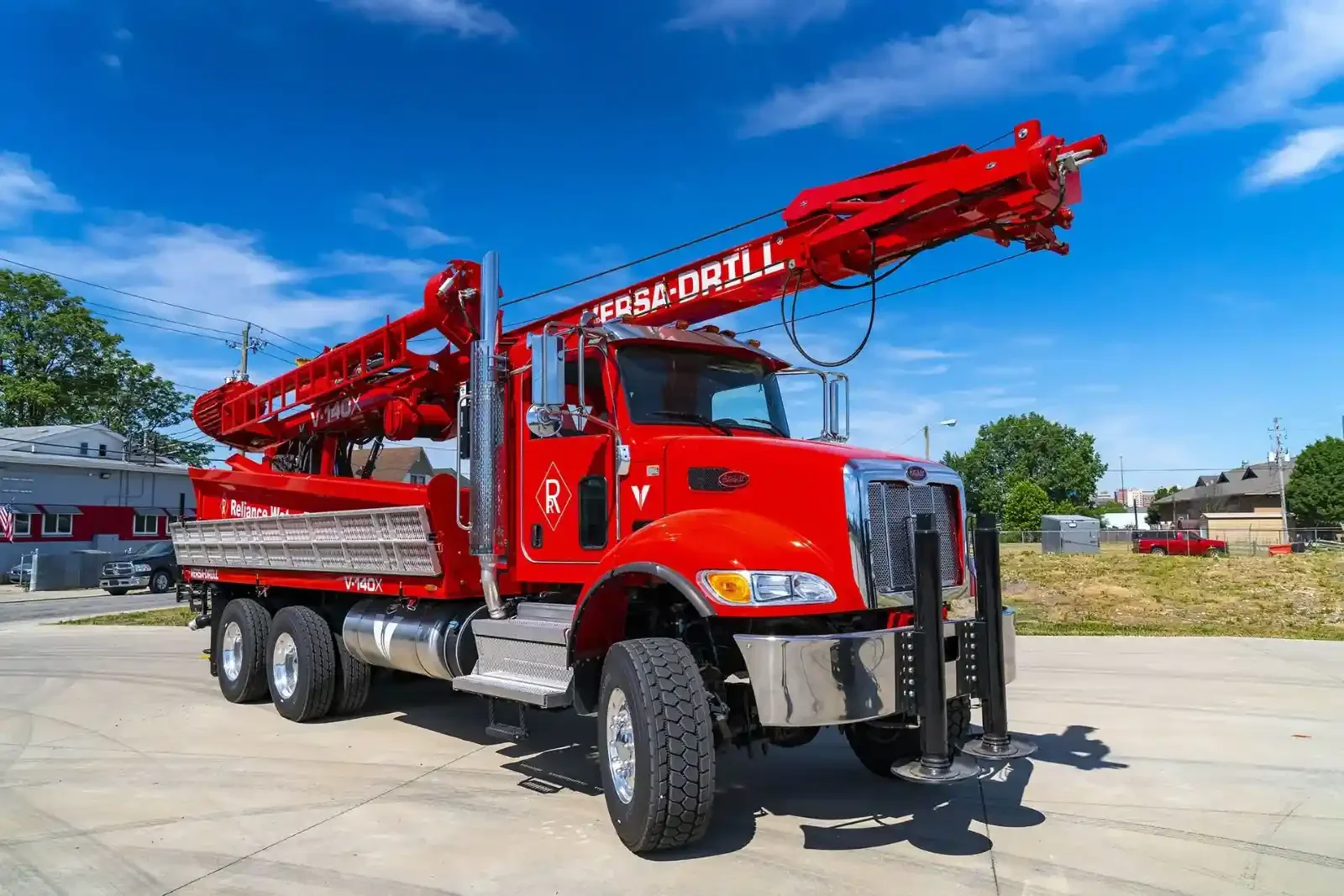 The V140X drilling rig can be used with various drilling tools and accessories.