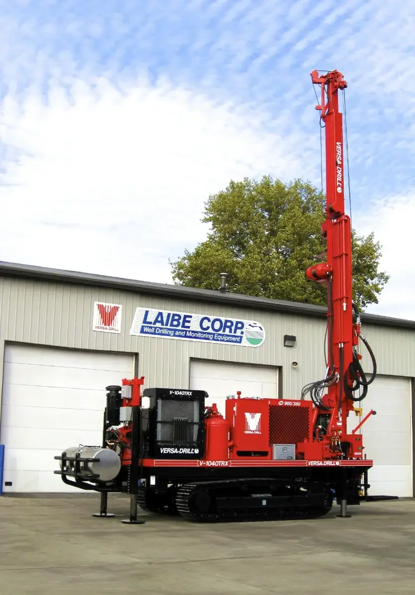 The V-140TRX drilling rig meets environmental regulations and standards, minimizing its impact on the environment.