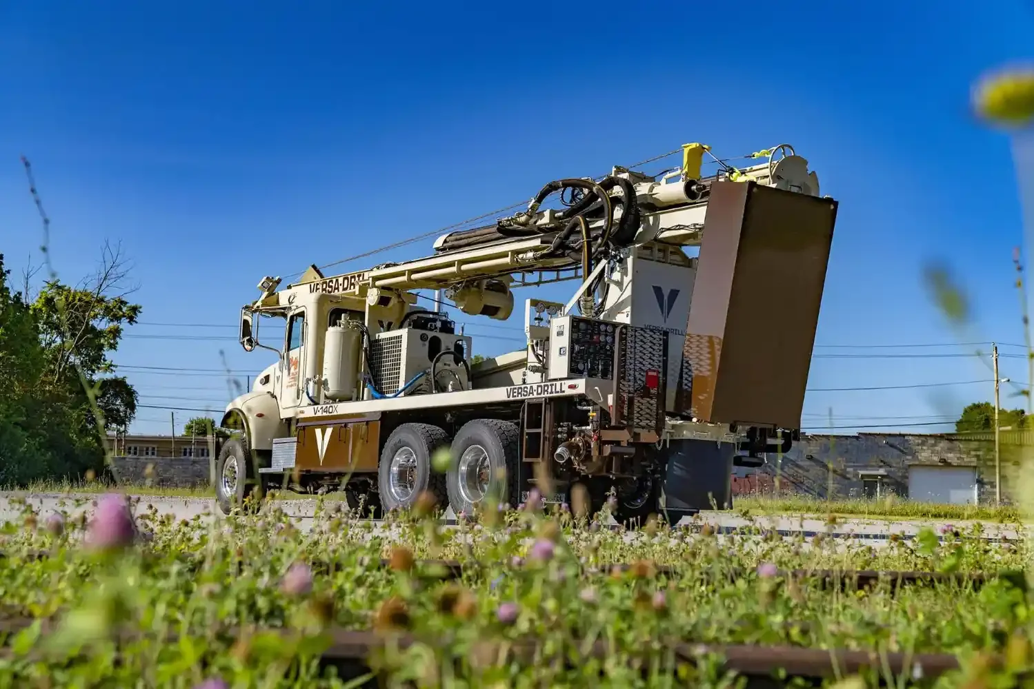 The V140X drilling rig allows for accurate collection of soil and rock samples.