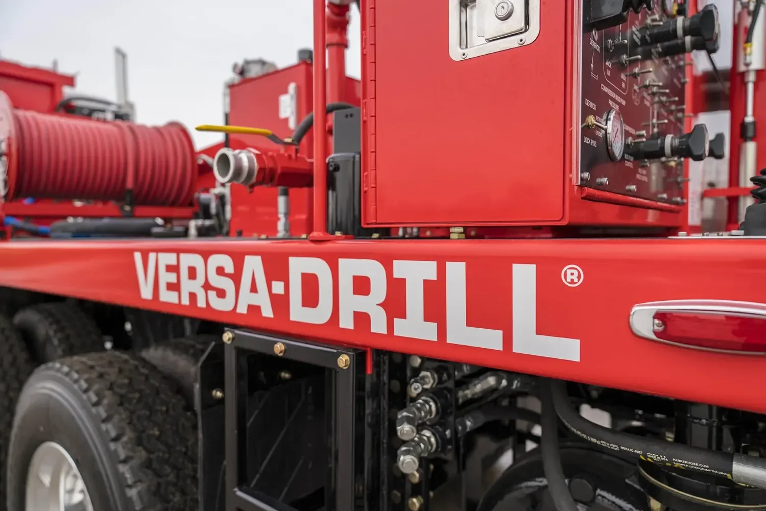 The V-125X drilling rig ensures accurate hole placement and depth control for precise drilling results.