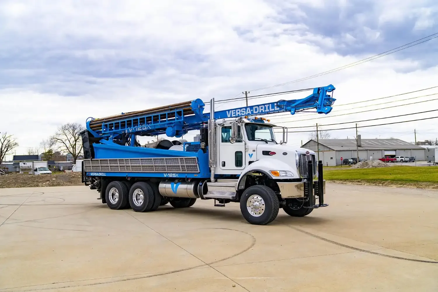  Built with high-quality materials, the V-125X drilling rig is robust and capable of withstanding demanding drilling conditions.