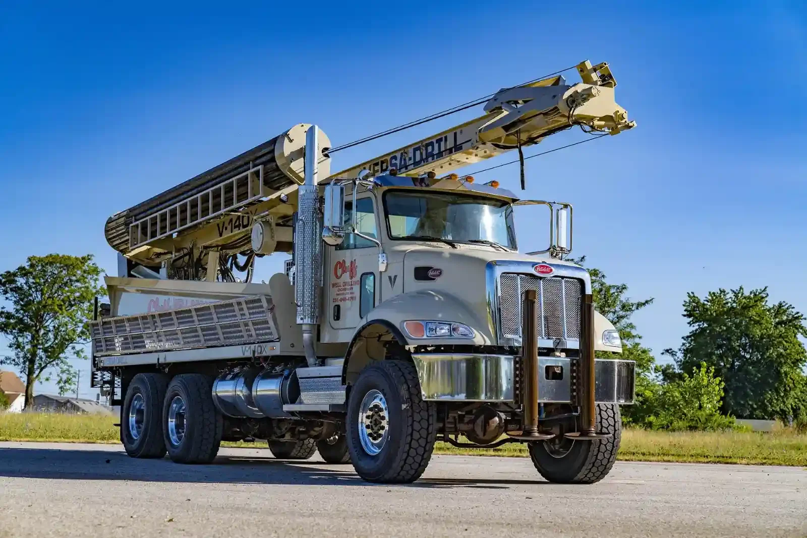 The V140X drilling rig's designed with ergonomic features for operator comfort.