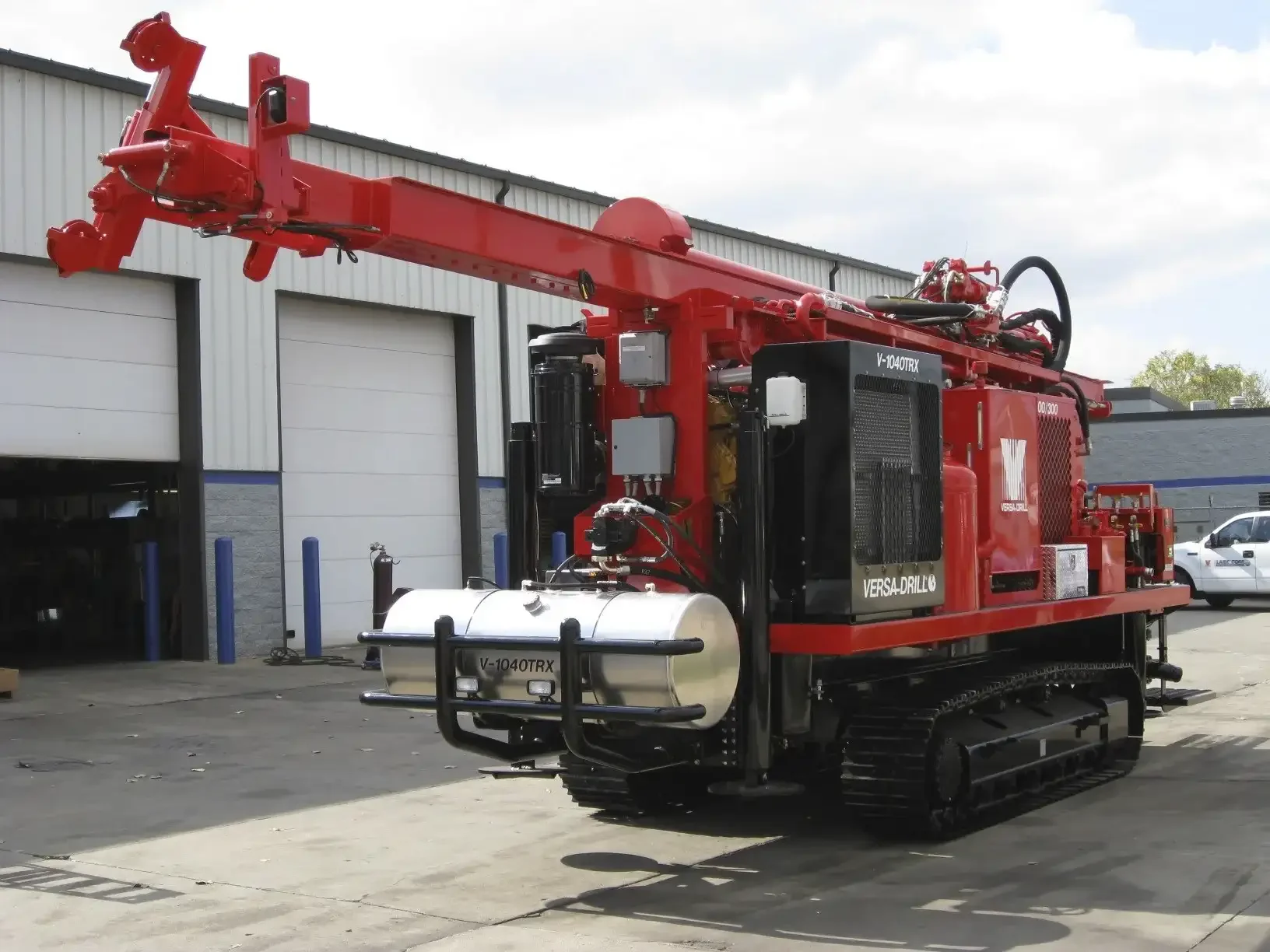 The V-140TRX drilling rig is backed by Versa-Drill's reputation as a trusted and respected manufacturer of drilling rigs.