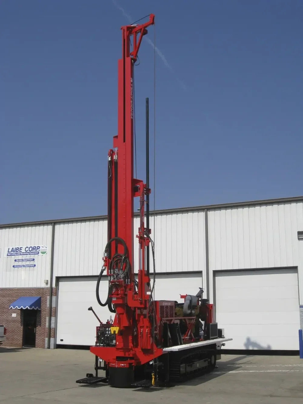 The V-140TRX drilling rig is equipped with tracks or a crawler system, allowing for easy maneuverability on challenging terrains.