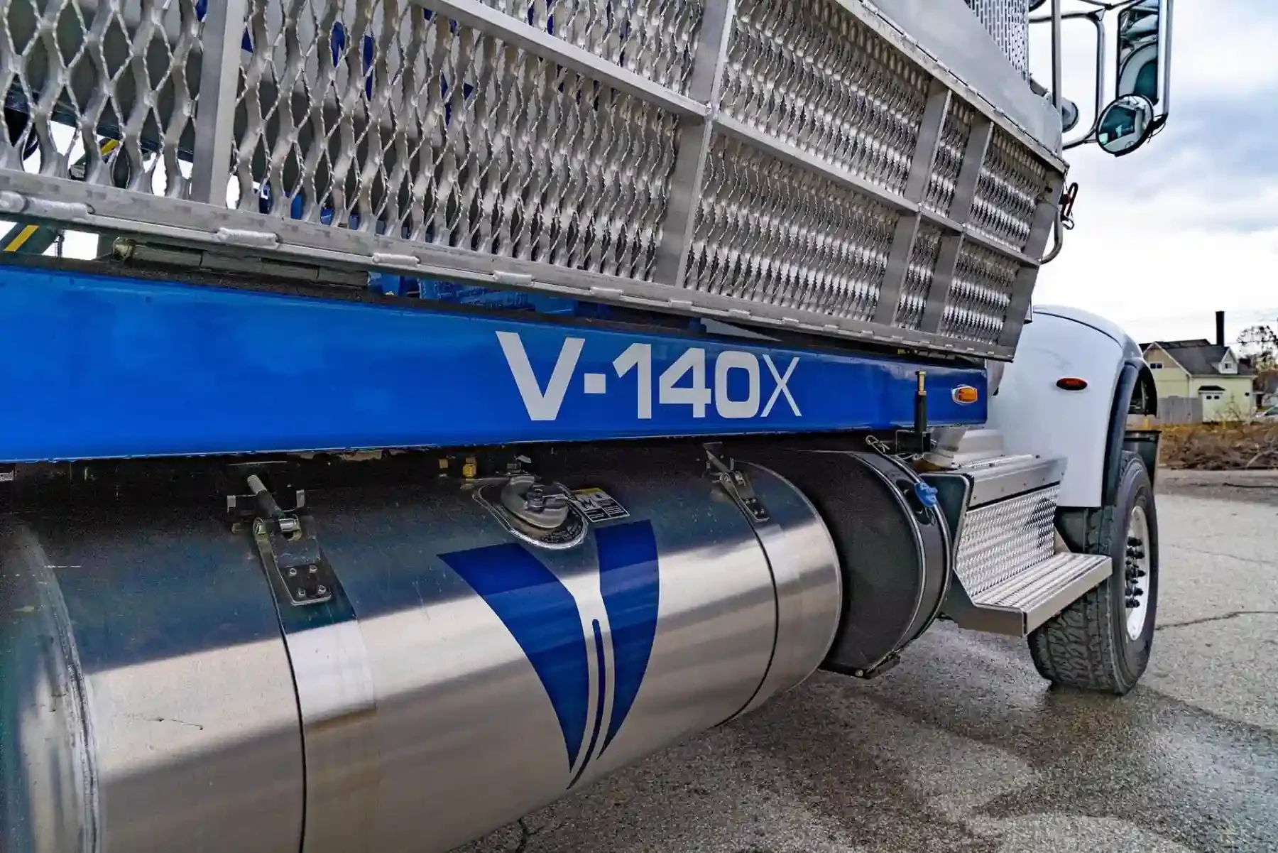 The V140X drilling rig offers remote monitoring capabilities for improved control.