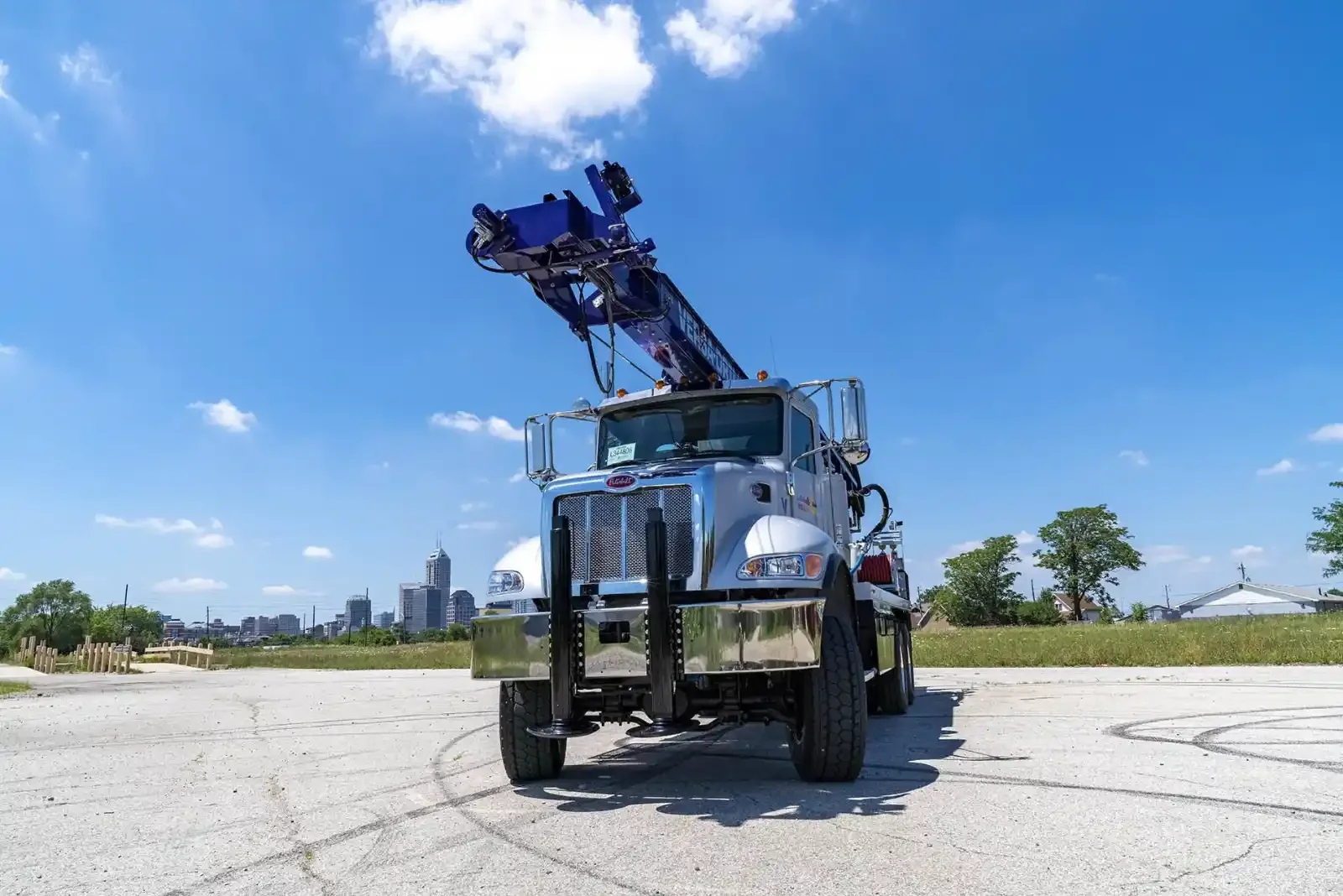 The V-140X drilling rig can be set up and ready for drilling in a short amount of time.