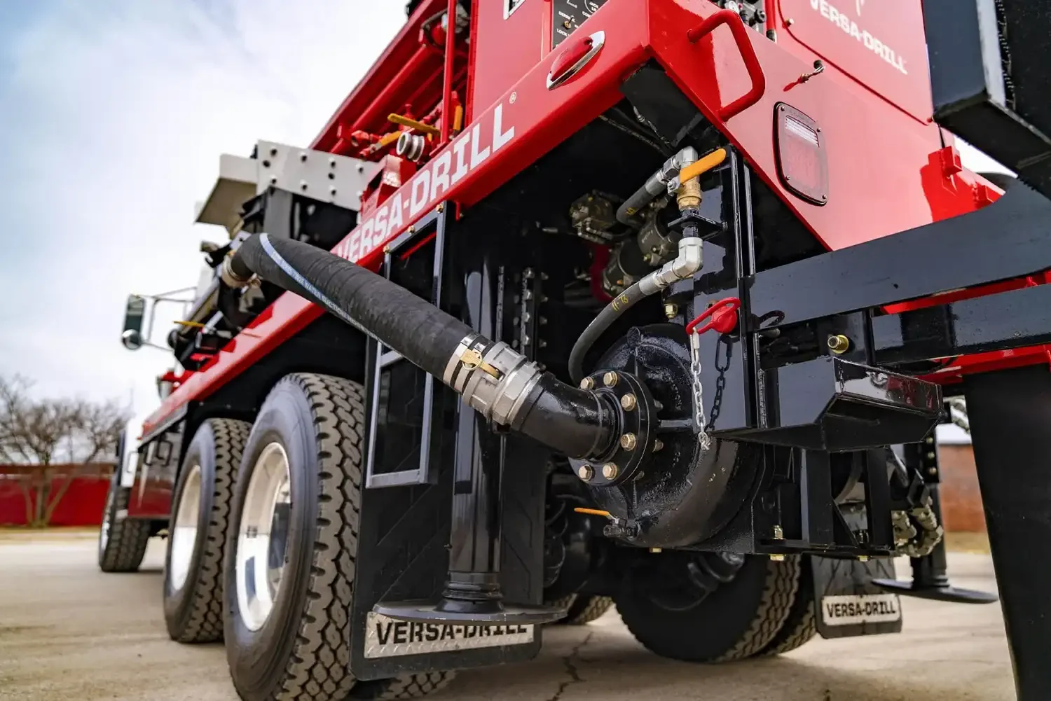 The V-125X drilling rig can be customized to meet specific drilling requirements.