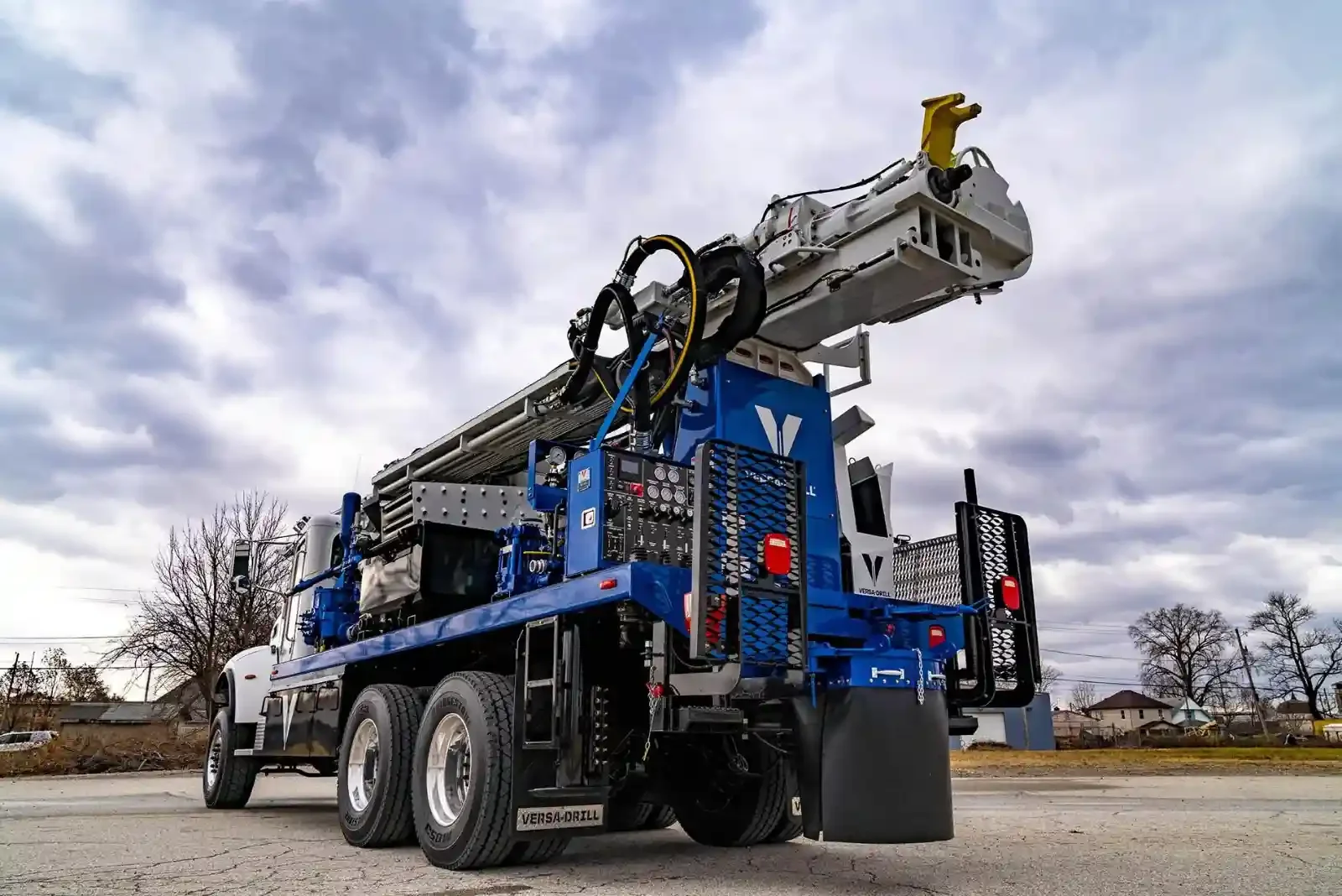 The V140X drilling rig can be customized to meet specific drilling requirements.