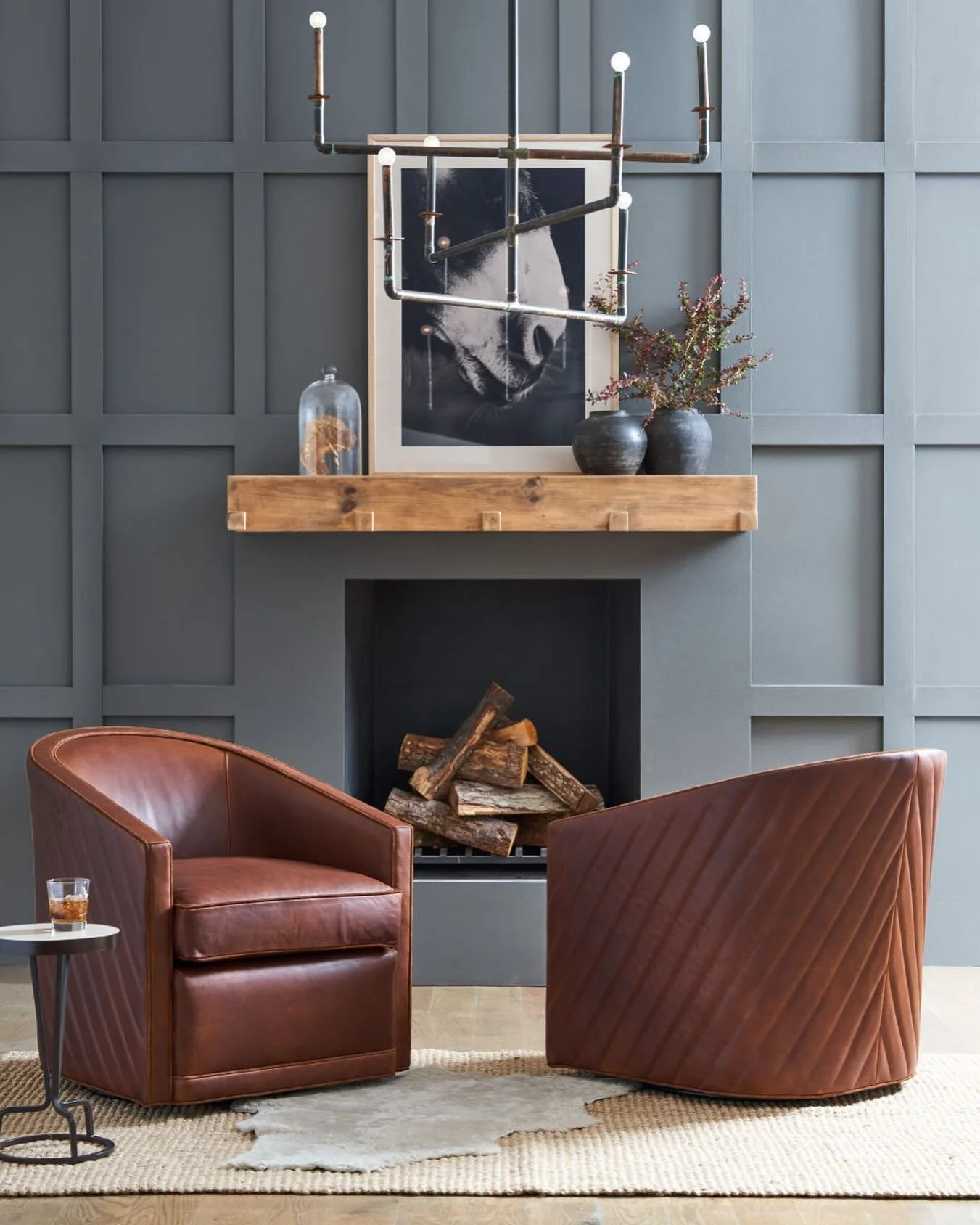 The Radcliffe chair from @wesleyhallfurniture combines sleek, modern lines with classic warmth, creating a piece that&rsquo;s both eye-catching and inviting. This piece is available in both leather and fabric! 

#swivelchair #customfurniture #interio