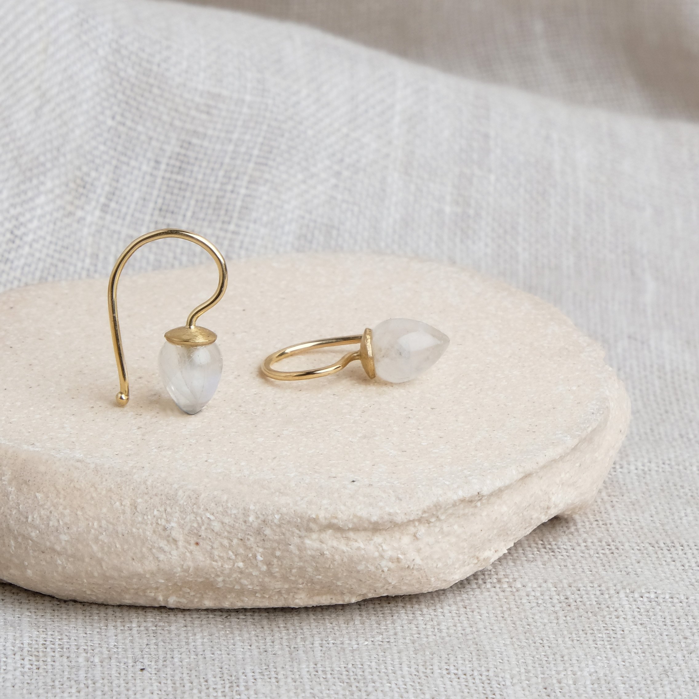 Moonstone Bern Maura Gold.jpg