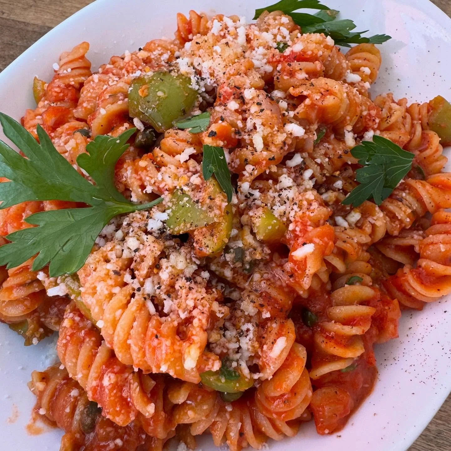 Puttanesca🐟🍅🫒
Anchovy-Tomato Sauce with Olives, Capers and Parsley