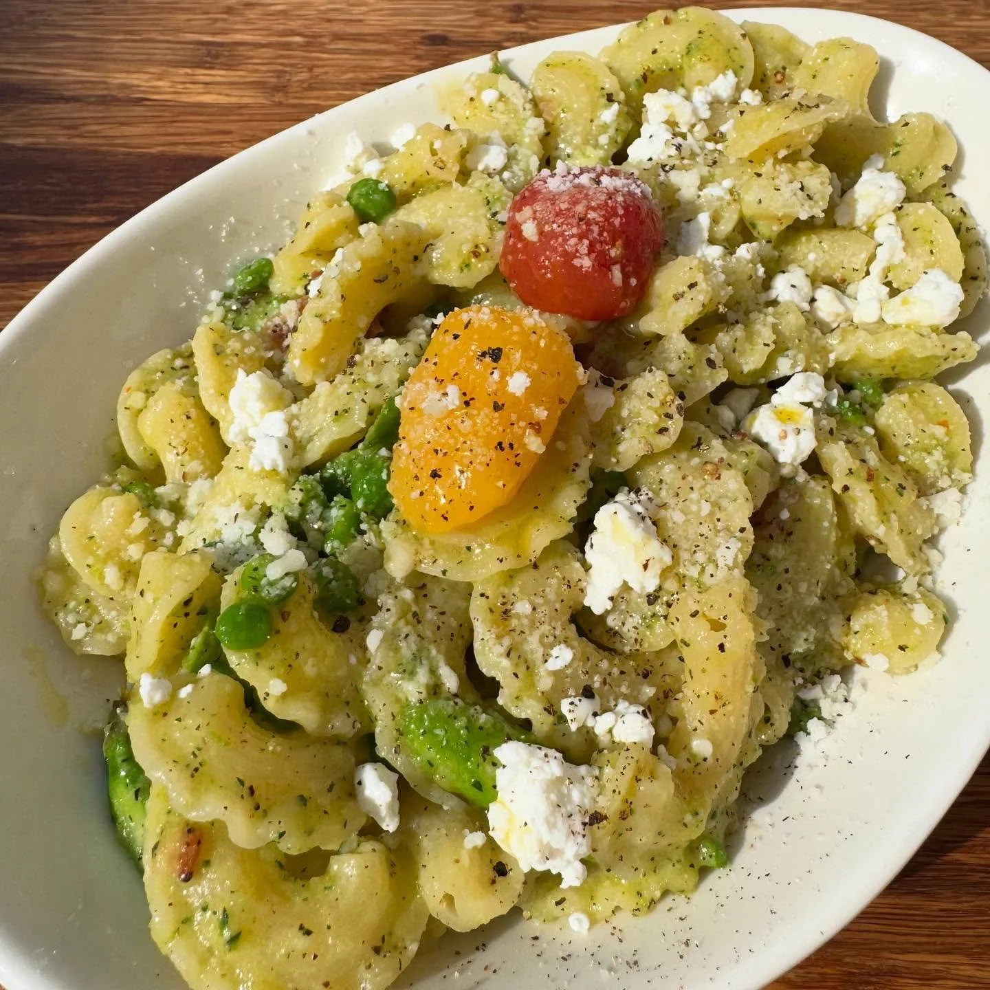 Zucchini Sauce with Pancetta, Asparagus, Peas, Confit Tomatoes and Goat Cheese. This special is made perfect for this beautiful weather!🌞