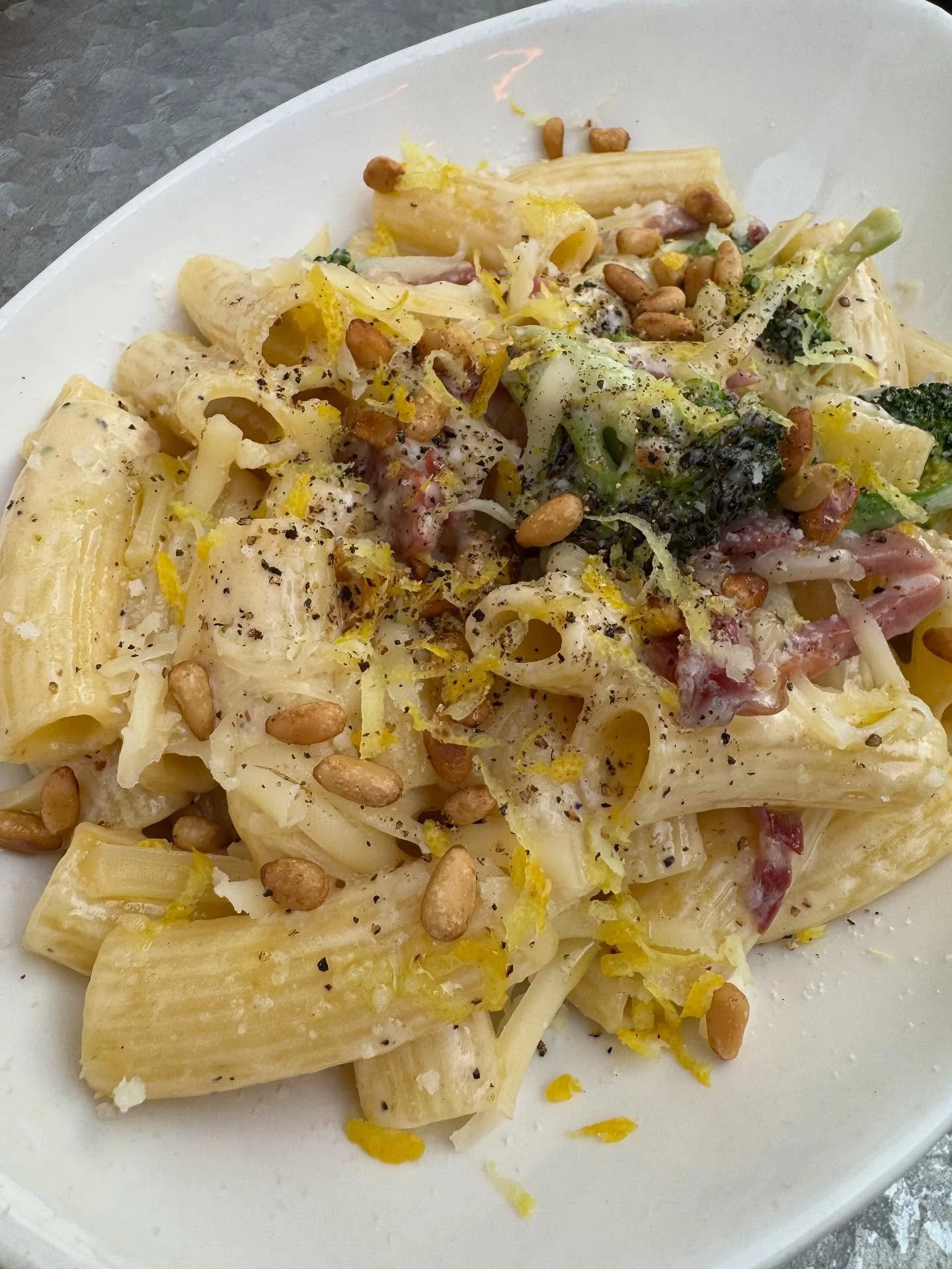 LIGHT CREAM SAUCE WITH ROASTED BROCCOLI, SPECK, SCAMORZA AND PINE NUTS