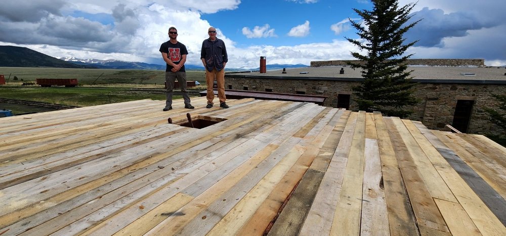  Nick Holt and Chris Tome with completed water tank deck 