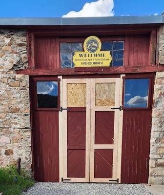 The visitor entrance doors were completed and reinstalled ready for painting and replacement glass. Having this completed promptly is very important proving an attractive entrance for visitors to experience the heritage of the Como Historical Campus