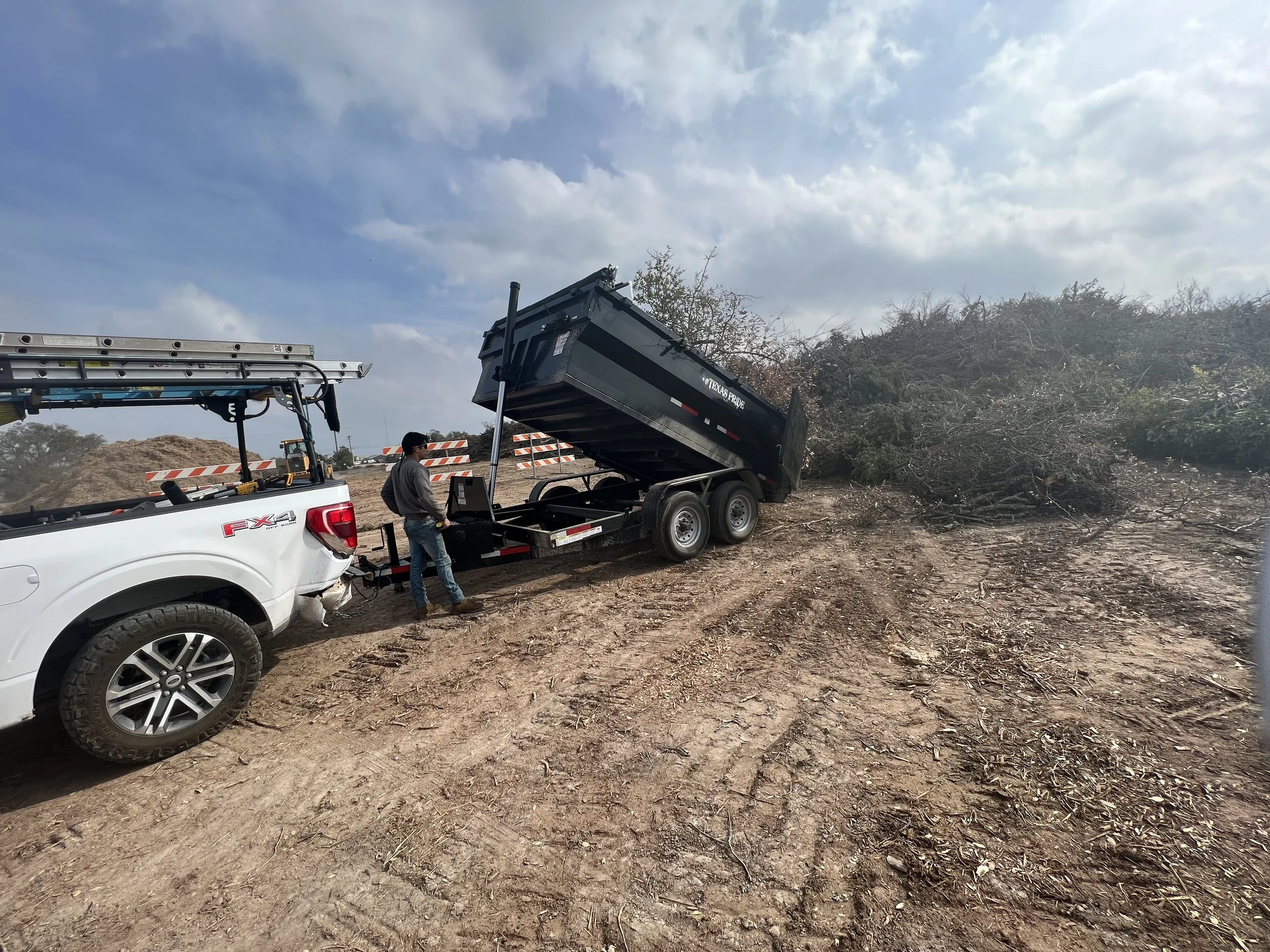 Trash removal service Construction House of Hammers LLC Hugo Reyes-Ortiz