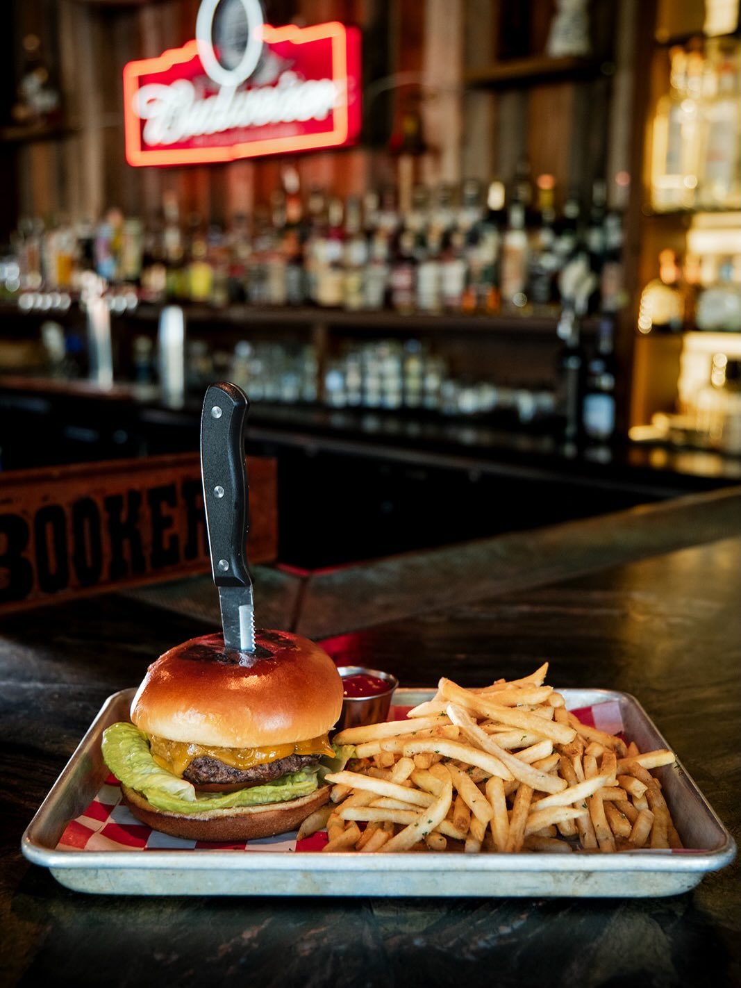 Enjoy a classic burger and fries before hitting the dance floor 🍔🤠 See you tonight at Bourbon Highway for line dancing and social dancing!

#bourbonhighway #countrybar #walnutcreek #linedancing