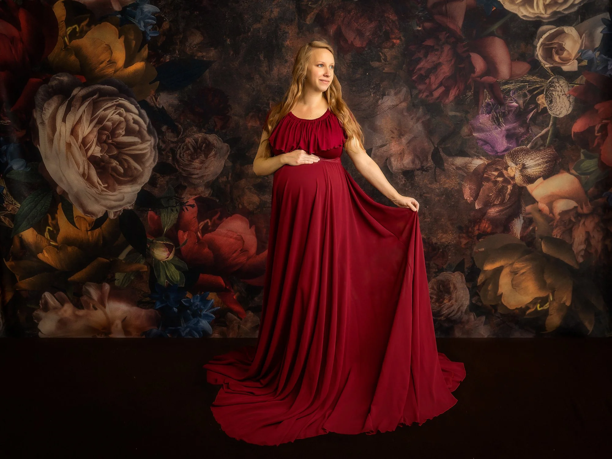 maternity-red-flowers