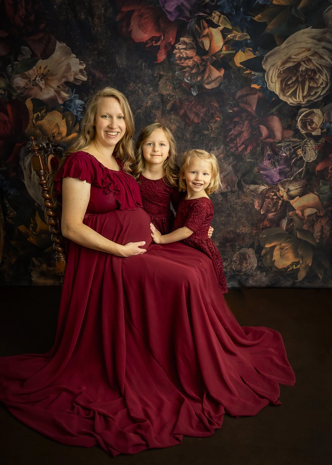 maternity-red-siblings