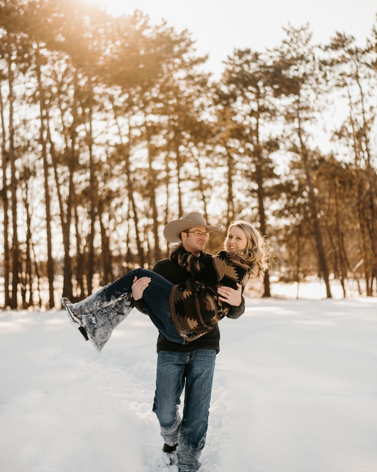 Highly recommend road-tripping across Wisconsin to play in the fresh snow with Emily and Jared!⁣ ⁣

&bull;
&bull;
⁣&bull;
#mnweddingphotographer #wisconsinbride #wisconsinphotographer #winterengagementphotos #midwestlovestories #midwestphotographer #