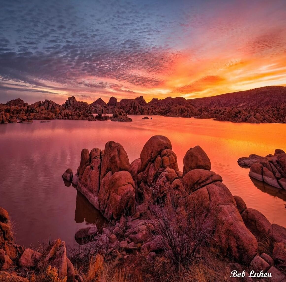 Ever wonder why Northern Arizona's sunsets and sunrises are so incredibly vibrant? The secret lies in the desert atmosphere and the unique geographical layout of the region. Clean, dry air allows sunlight to penetrate deeply and results in longer and