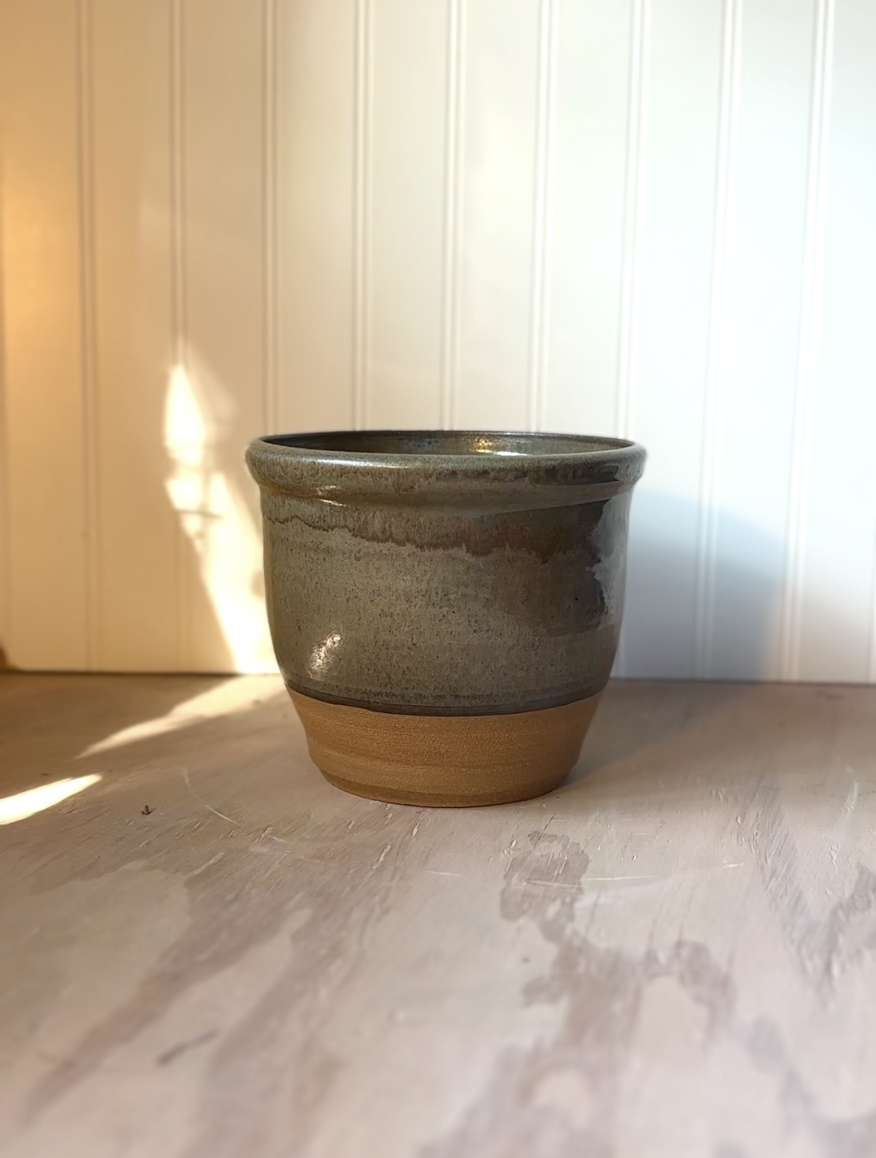 Medium planter