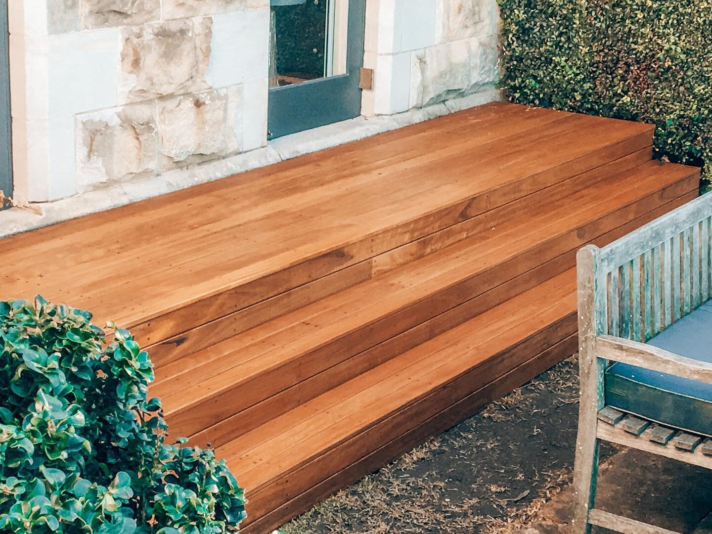 Spotted gum entry steps to Hunters Hill Heritage listed home
.
.
.

 #landscape #landscapedesign #landscapelovers #architecture #structurallandscaping #carpentry #carpenter #decking #boardwalkdecking #merbau