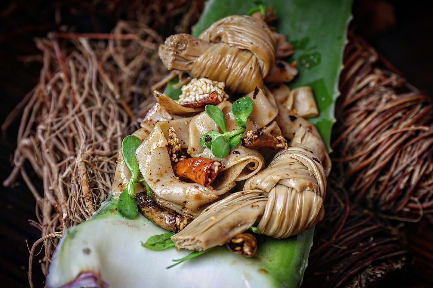 Texture is as greatly appreciated as flavour for every Sichuanese. From wedding banquets to street food vendors, every bite of food is made to represent the pleasure and the joy of the abundance of ingredients. Pictured is one of the 5 dishes we expe