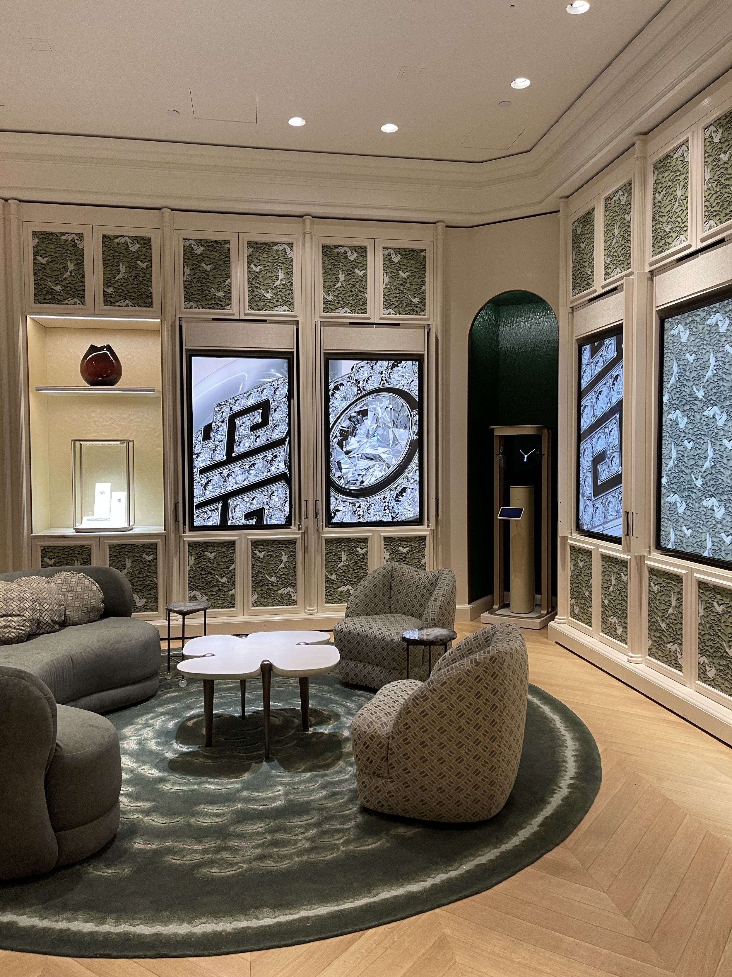 Bringing Cartier’s Historic Brooch to Life: Our In-Store Digital Installation