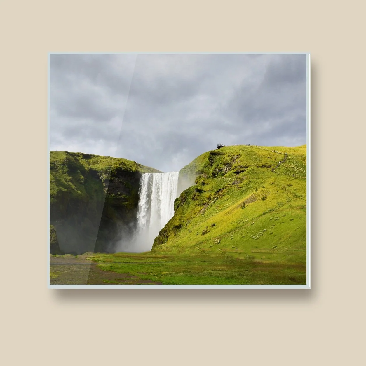 sko-gafoss-acrylic-material-closeup.jpg