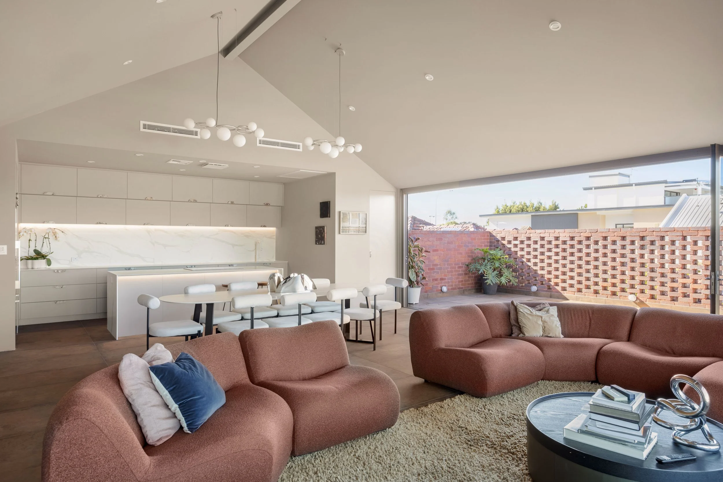 Custom Build on a Compact Perth Block: Thoughtful Design, Timeless Form