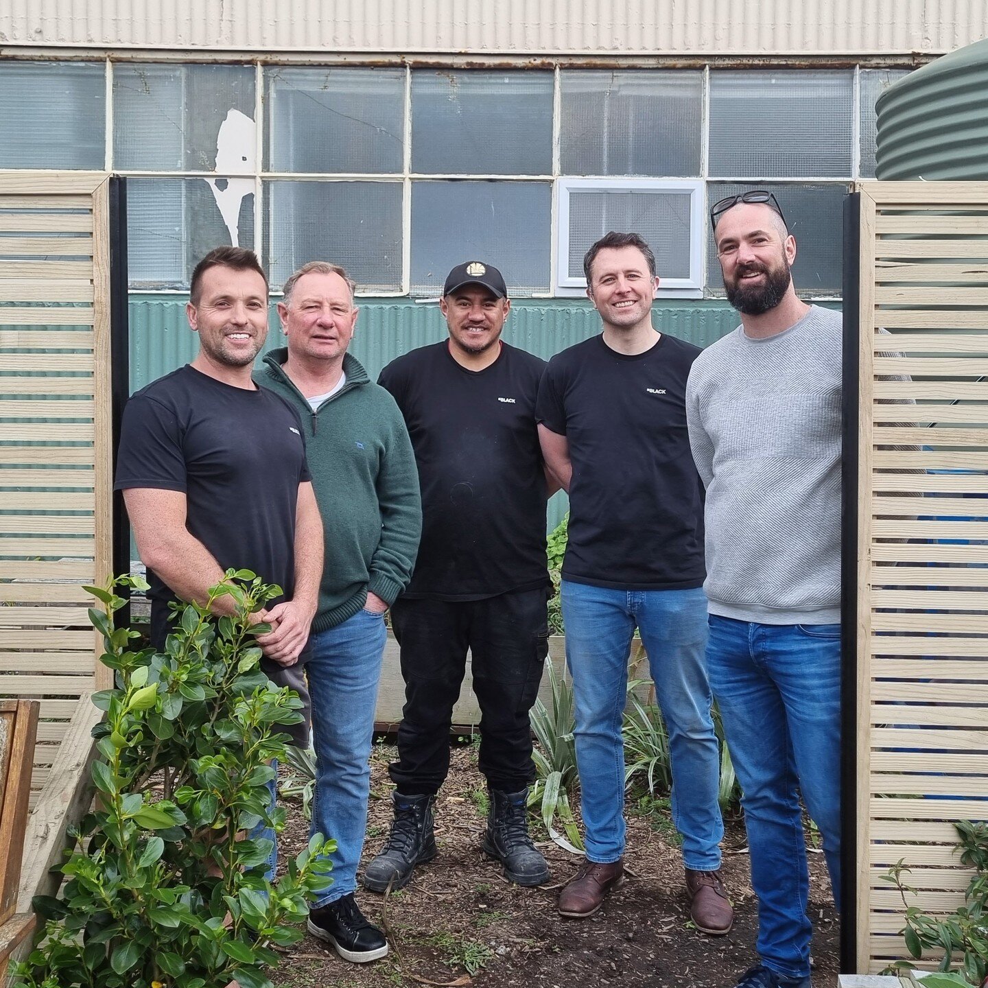 #COMMUNITY 🤝 The Wellington team were back at the @compassionsoupkitchen last week where they got stuck into food preparation, packing food parcels, and building a fence for the community garden. Despite shedding a few tears while cutting a large st