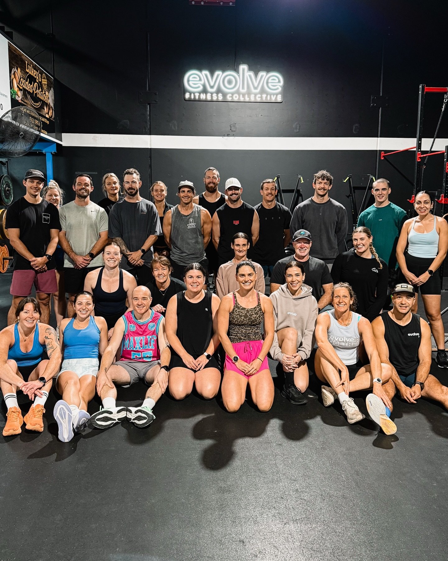 Road to Sweden 🇸🇪 What a crew. 👏

A massive turnout this morning to support Coach @lillismyth_ as she prepares to take on the HYROX World Championships in Sweden.

#FitnessCollective