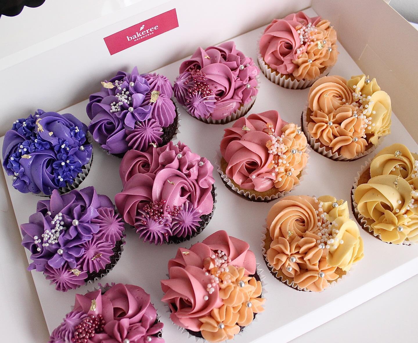 Ombr&eacute; in sunset colours 🌅 

Flavour : 
Dark chocolate and buttered vanilla cupcakes with silky vanilla-bean buttercream 

✉️ Email to order | DM for enquiries 

#melbourne #melbournedesserts #melbournefood #melbournecake #melbournebaker #melb