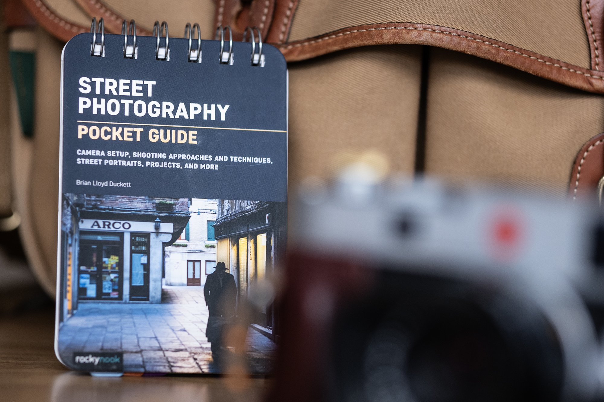 Street Photography Pocket Guide - Brian Lloyd Duckett (2024)