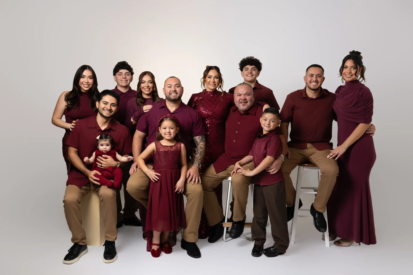 It&rsquo;s that time of the year that I get to capture all the family cheer! 🫶🏼

#familyphotoshoot #familyphotographer