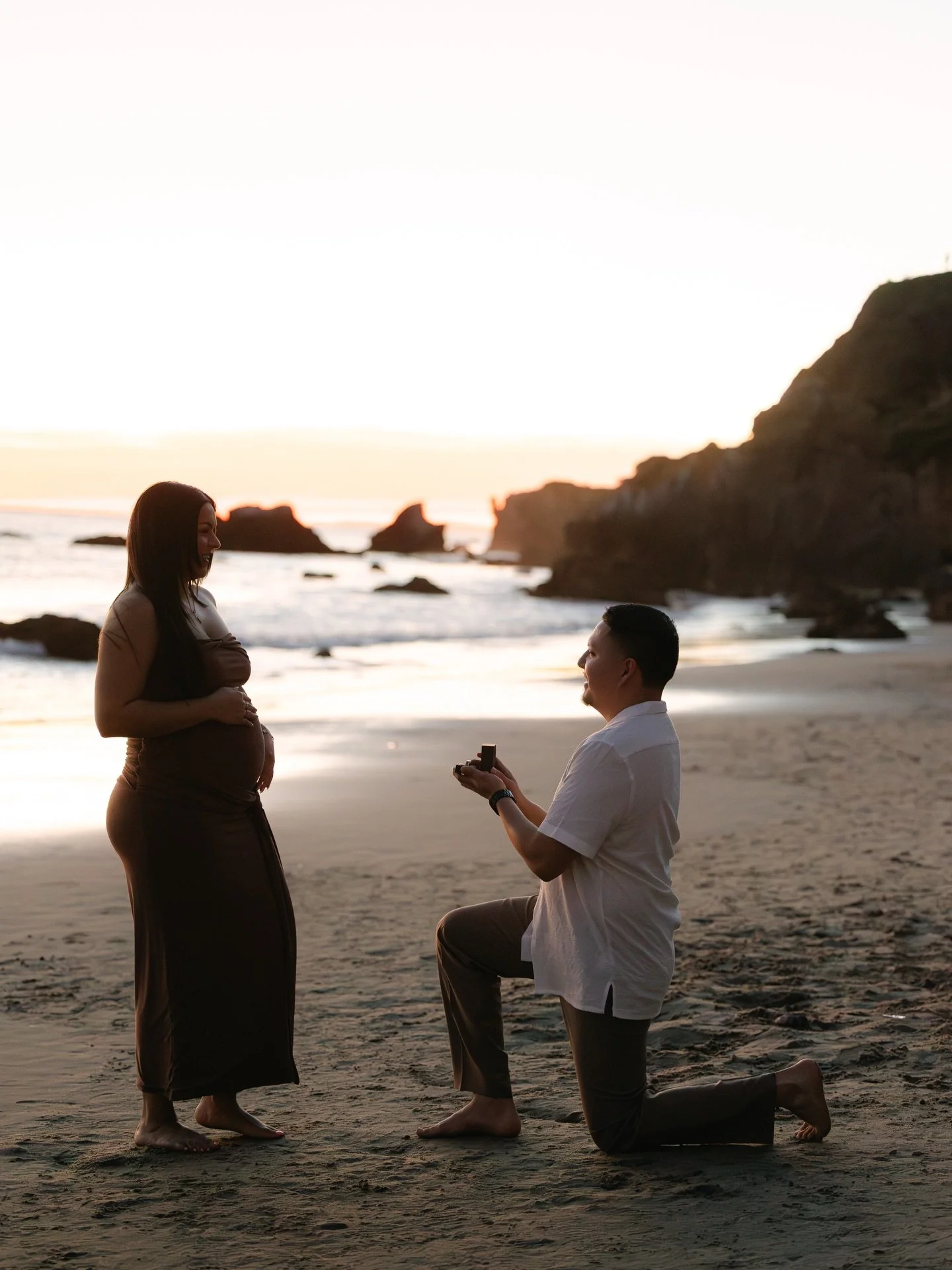 It started as a maternity session&hellip; and turned into a moment she&rsquo;ll never forget 💍🤍

The love, the surprise, the way it all unfolded so perfectly &mdash; from celebrating new life to saying yes to forever.

These are the moments I live 