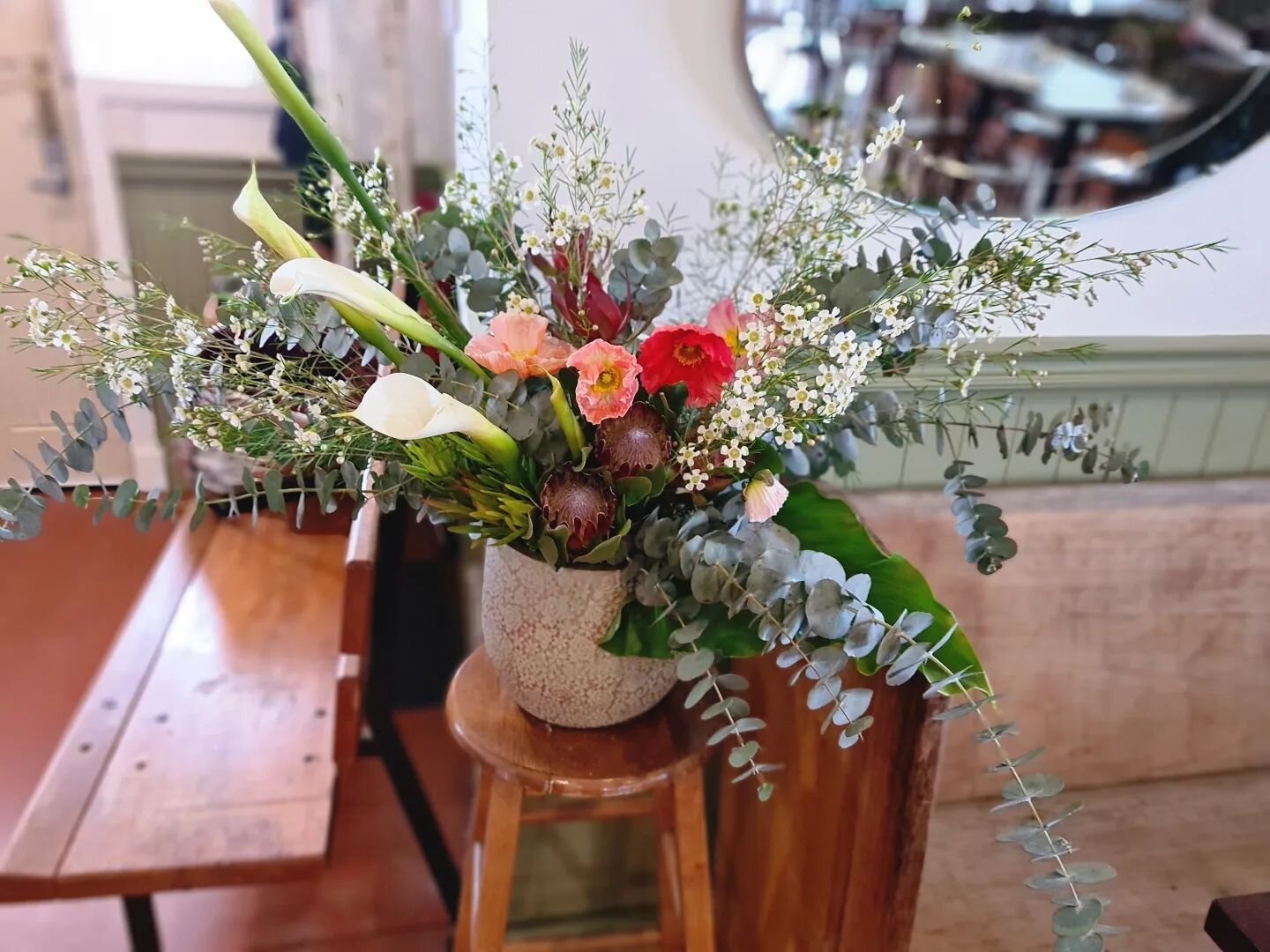 Have a great weekend  @lostphoenixfarm amazing food and not bad florals too. 
.
.
.
.
.
#weddingflorist #weddingflowers #wedding #florist #flowers #weddinginspiration #bride #bridalbouquet #floraldesign #weddingbouquet #weddingdecor #weddinginspo #we