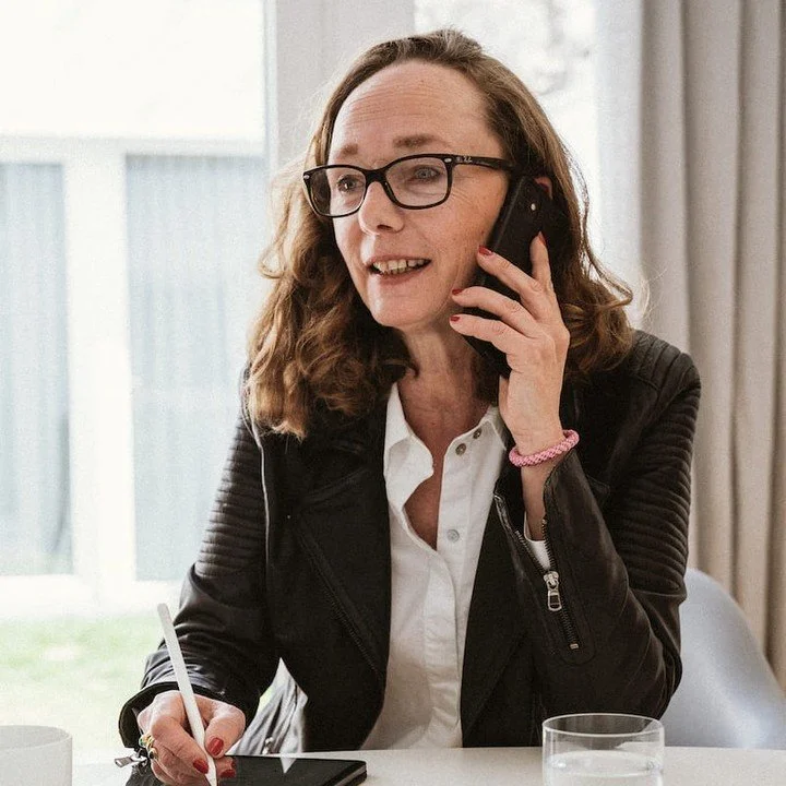 &bdquo;Britta, wo kann ich das KI-Sichtbarkeits-Mentoring buchen?&rdquo;

Diese Frage kam k&uuml;rzlich per DM. Meine Antwort? Gar nicht. Und das ist Absicht. 😊

Bei mir startet jedes Mentoring mit einem Kennenlerngespr&auml;ch. Warum? Weil wir beid