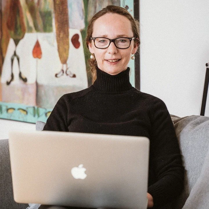 Der virale KI-Beitrag dank KI in f&uuml;nf Minuten? Das Versprechen hat als Witz angefangen.

Diese Woche stand es wieder in einem Newsletter. Wenige Minuten, dank KI. Und falls es bei mir l&auml;nger dauert, solle ich doch das Webinar buchen.

Mich 