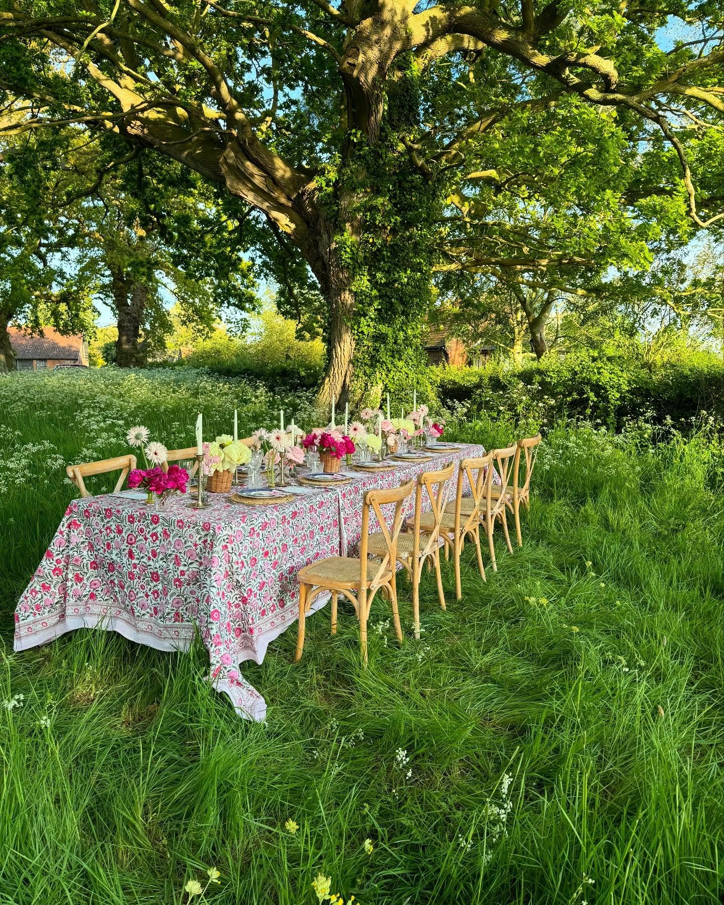 With spring well on the way and #Easter next weekend, celebration and party planning is in full swing!
#weddingvenuehunting #celebrationvacation #islandholiday #countryhousewedding #countryhouseholiday