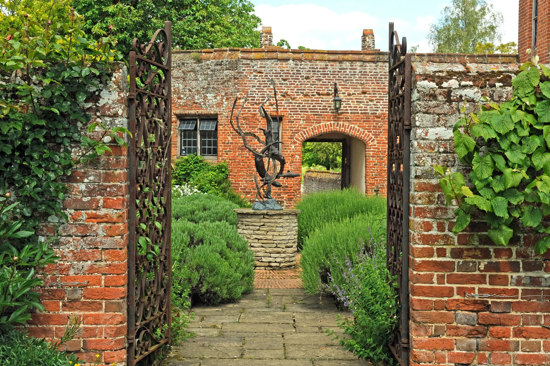 Crows-Hall-Gardens-Beautiful.jpg