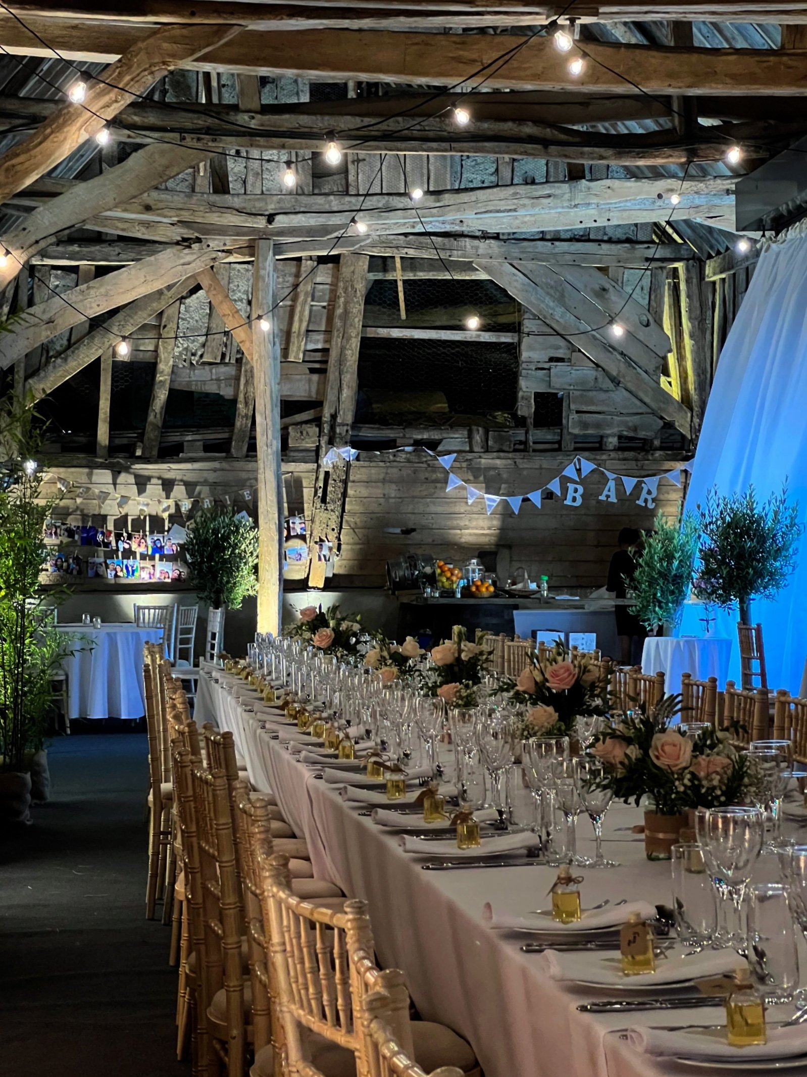 Crows-Hall-Long-Barn-Decoration-06.jpg