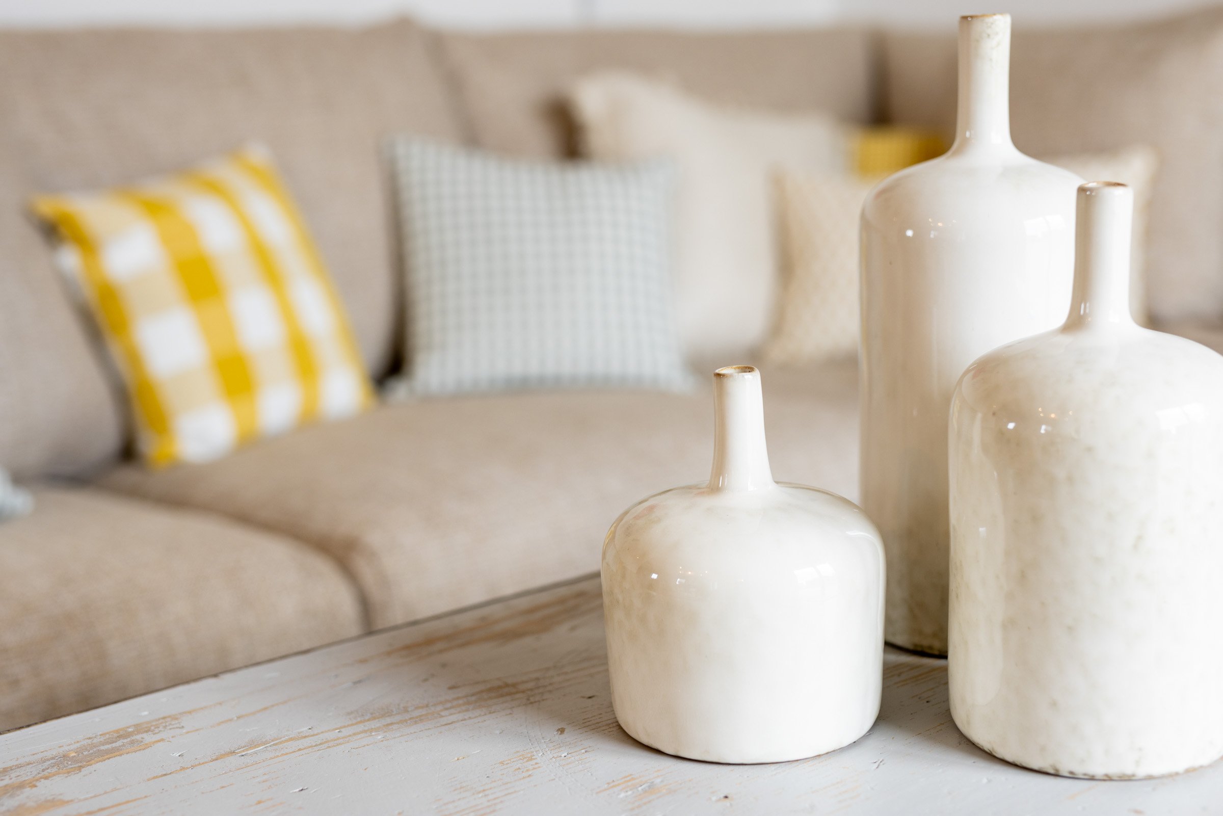 Coastal-inspired styling in a Rhosneigr holiday let featuring beach hut colours, soft textures and relaxed seaside living in Anglesey.