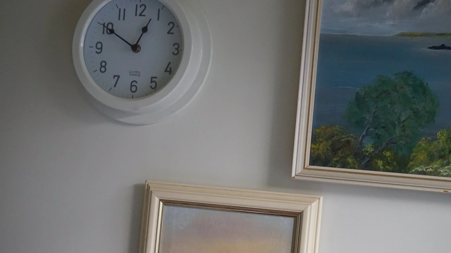 Heritage wall styling in a Liverpool Georgian Quarter holiday let featuring classic artwork, clock and modern art to create a modern gallery wall.