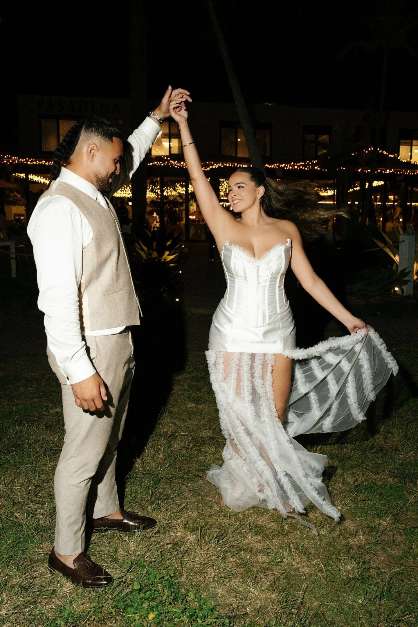 A cameo for Kaylie + Kelms, bringing the starry night in.

@pasadenasydney
@wallflowerweddings
@kaylietuilagi 
@brushwoodfloraldesigns