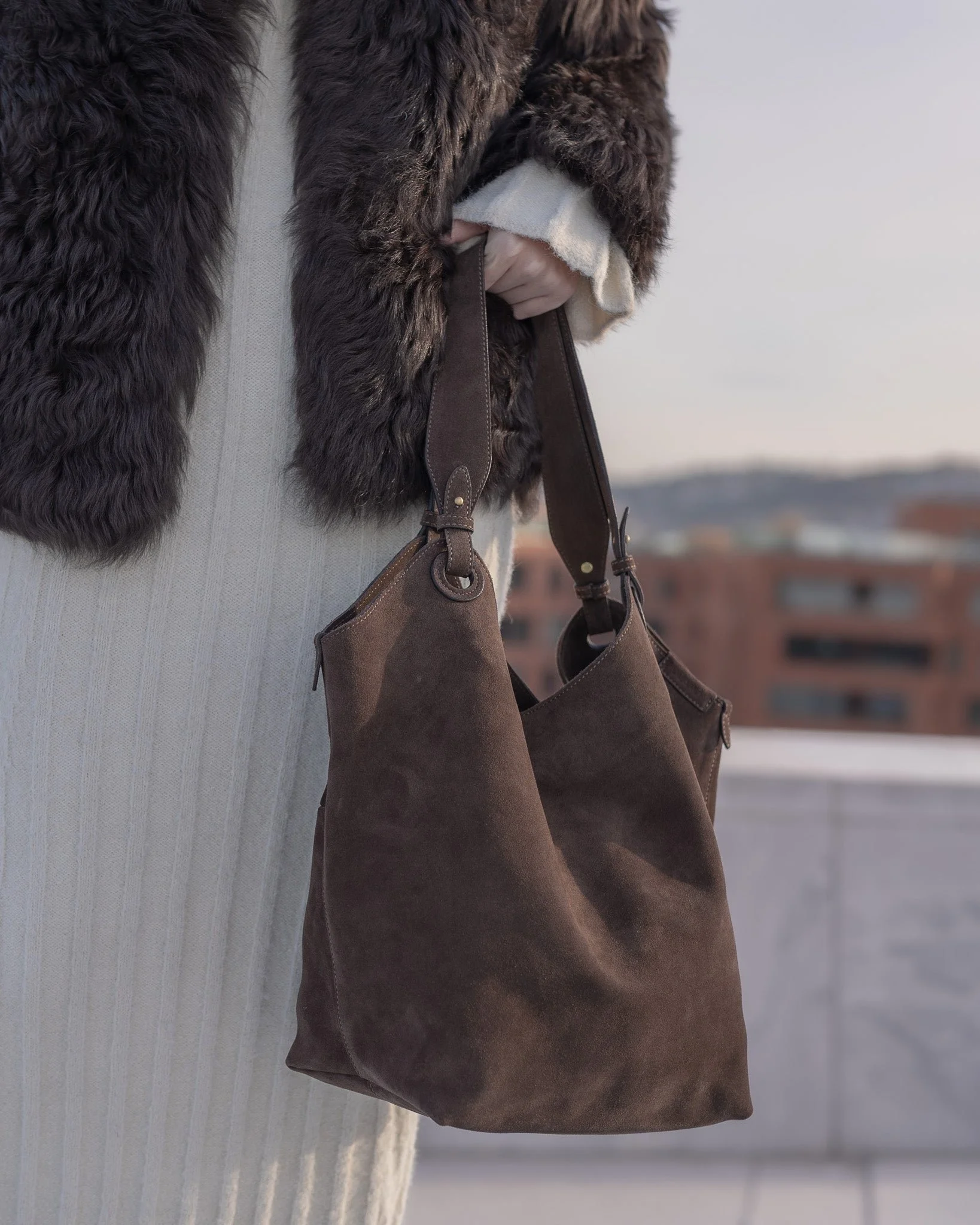 SOHO Shoulder bag Umber Suede Gold 4.jpg (Copy)