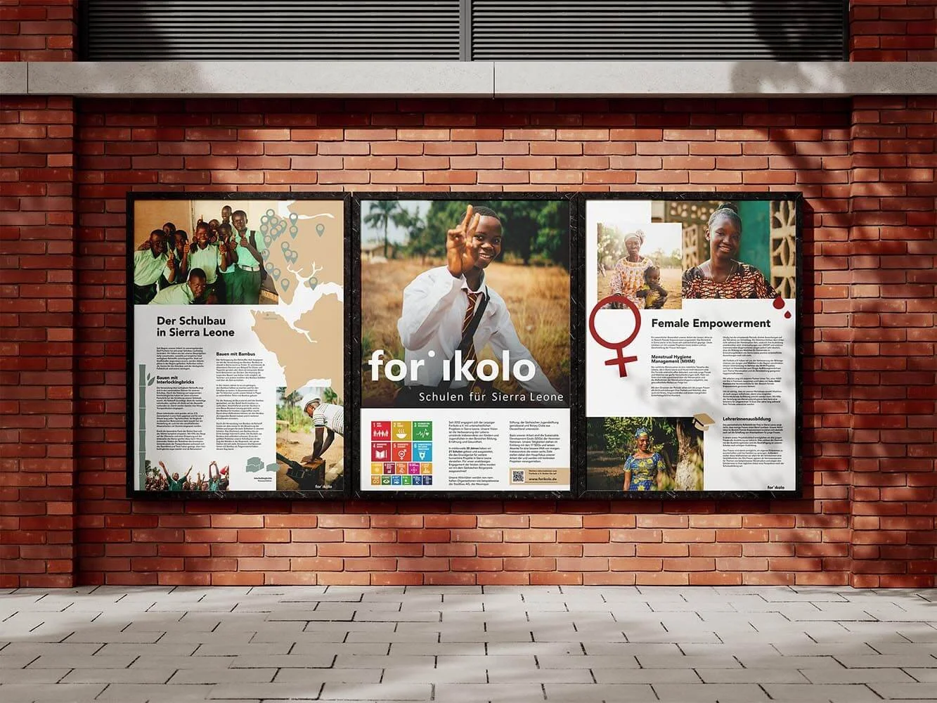 3 Infoposter über forikolo zum Schulbau in Sierra Leone und Female Empowerment Projekte hängen an einer Backsteinmauer.