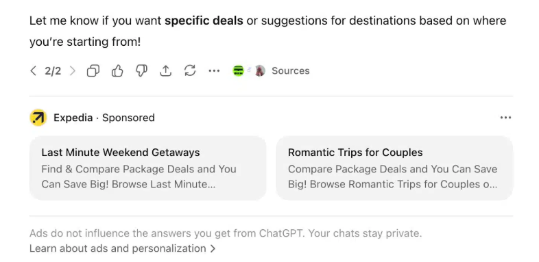 Screenshot einer ChatGPT-Oberfläche mit eingeblendeter Expedia-Werbung für Wochenend- und Romantikreisen.